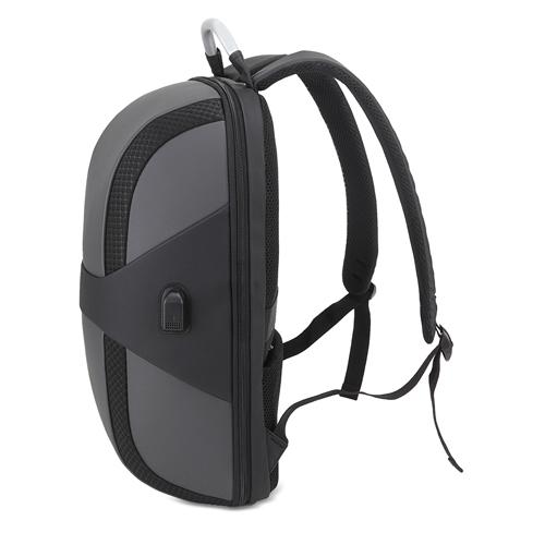 MOCHILA SEMIRIGIDA &quot;MAYER&quot; PIERRE DELONE